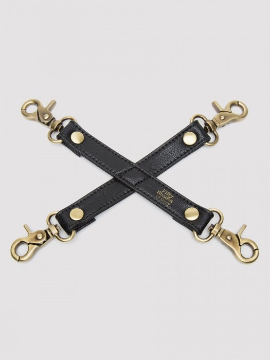 Черный фиксатор для манжет Bound to You Faux Leather Hogtie - Fifty Shades of Grey - купить с доставкой в Улан-Удэ