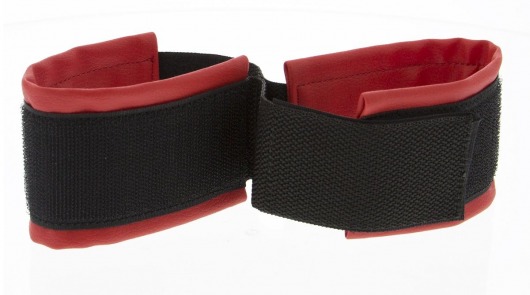 Полиуретановые манжеты для фиксации рук вместе Bound Together Wrist Restraints - Blush Novelties - купить с доставкой в Улан-Удэ